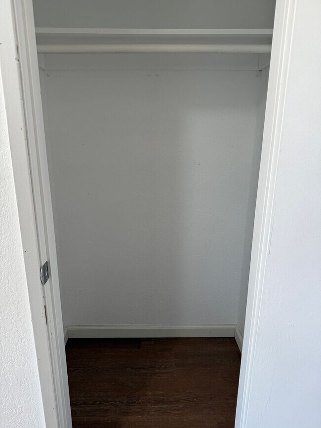 Building Photo - Charming 4-Bedroom Home for Rent in Hesperia, CA!