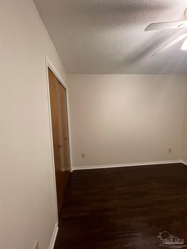 Building Photo - 10049 Hillview Rd