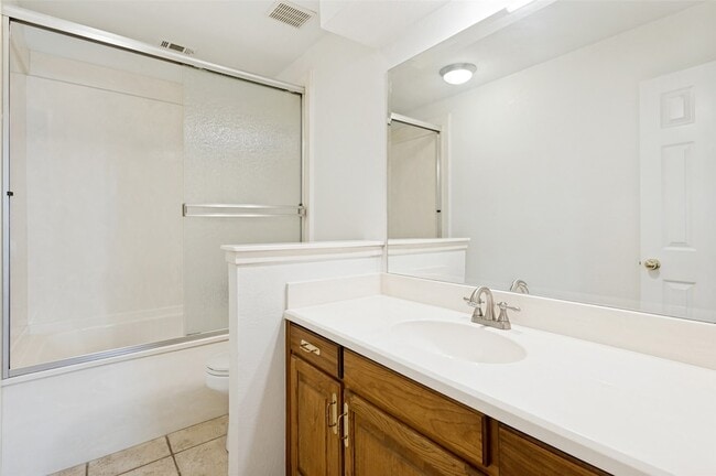 Building Photo - 1005 De Pauw Dr
