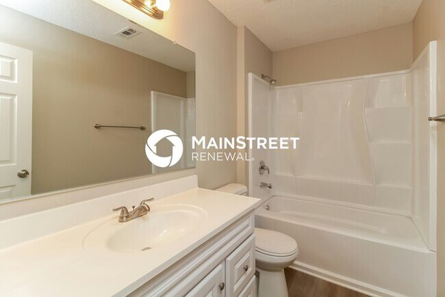 Building Photo - 4 Bedroom Pet-Friendly Home in Browns Summit, NC with Main Street Renewal