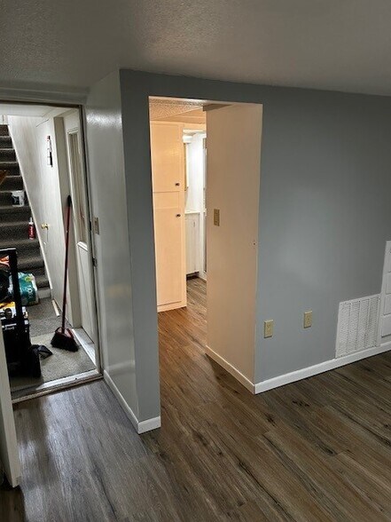 Building Photo - 918 Oak St