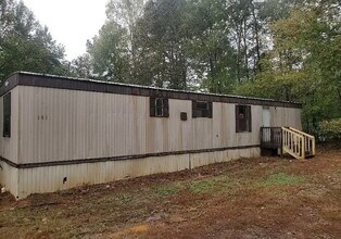 Building Photo - 2 Bedroom 1 Bath