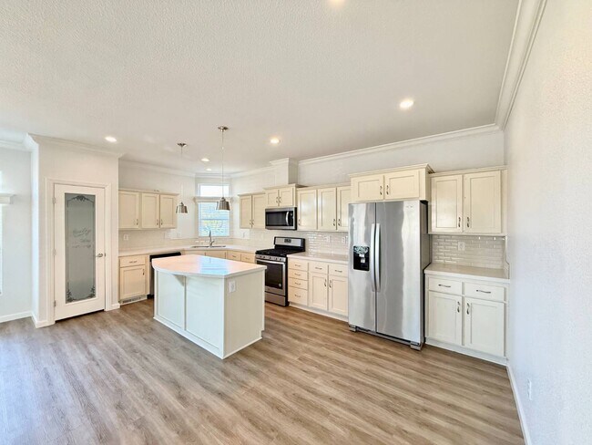 Building Photo - 80 Huntington St