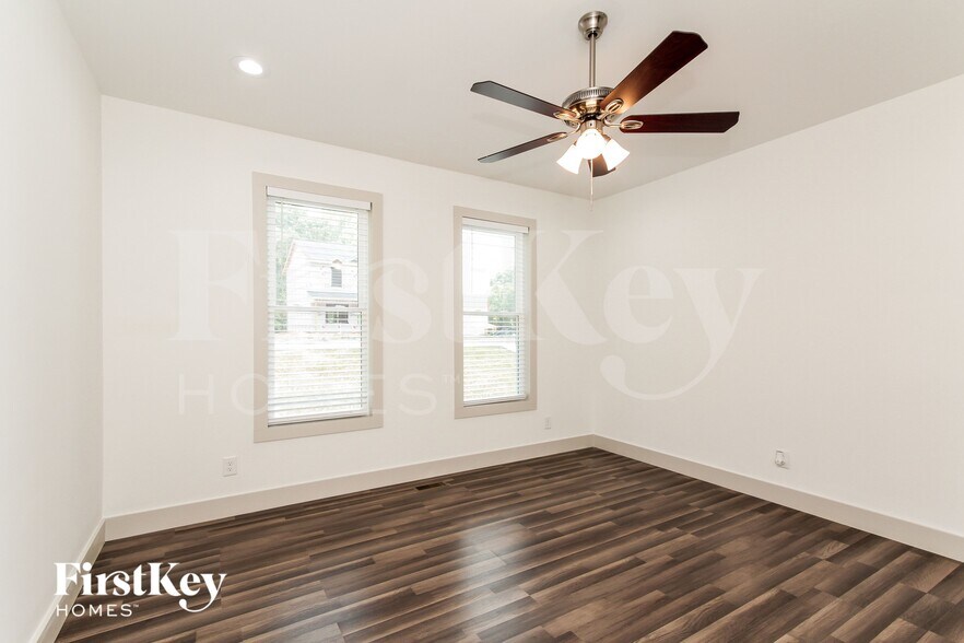 Building Photo - 81 May St