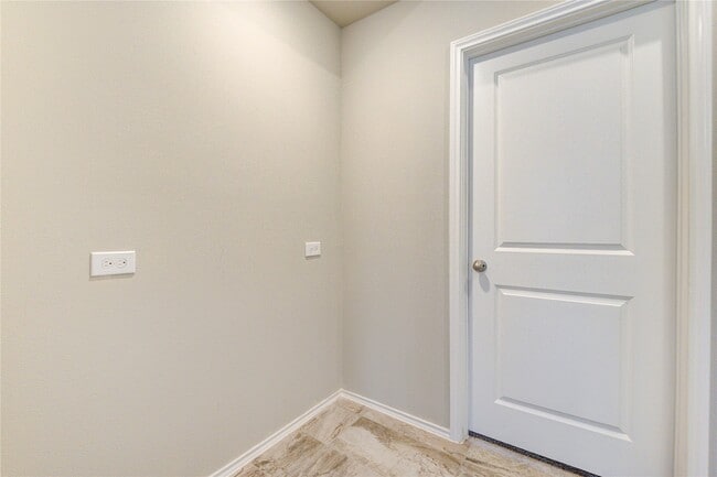 Building Photo - 4727 Crest Hill Dr