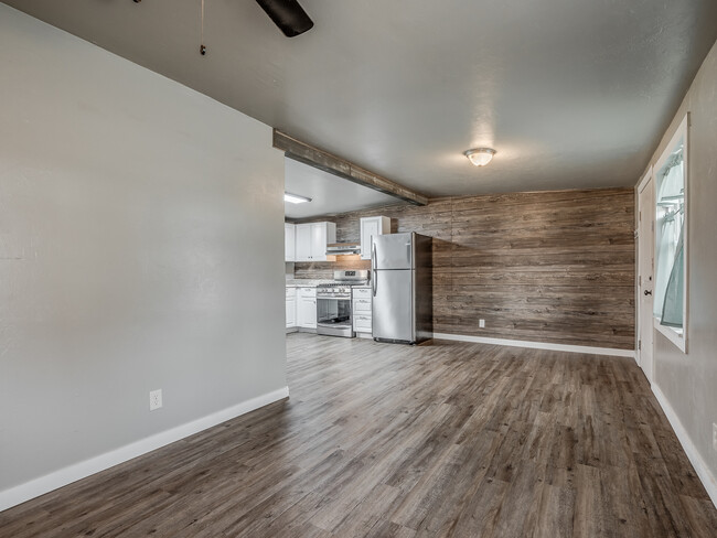 Building Photo - 1238 Iowa St
