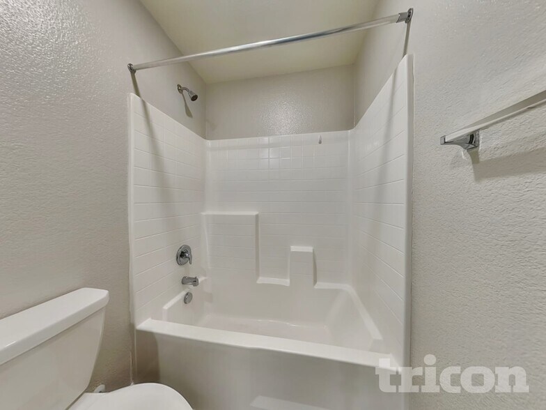 Building Photo - 8952 Elk Ravine Dr