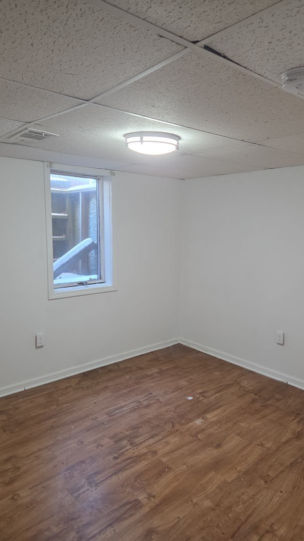 Building Photo - 4 bed 1 bath