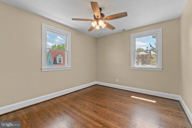 Building Photo - 3027 Lavender Ave