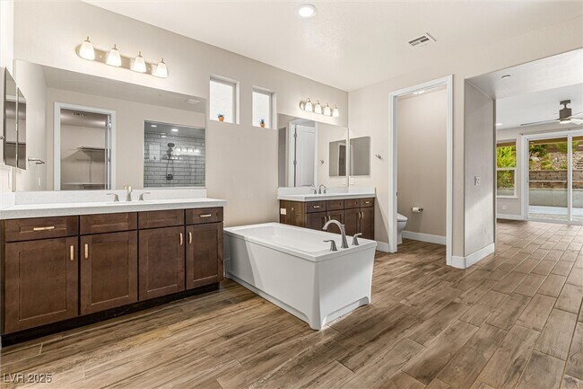 Building Photo - 4631 Amazing View St