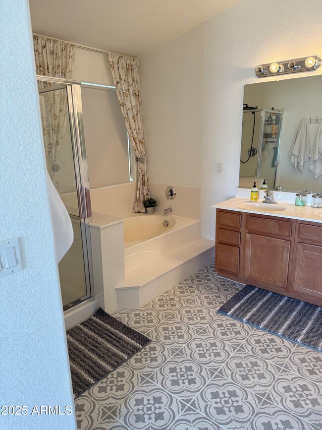 Building Photo - 17371 W Coyote Trail Dr