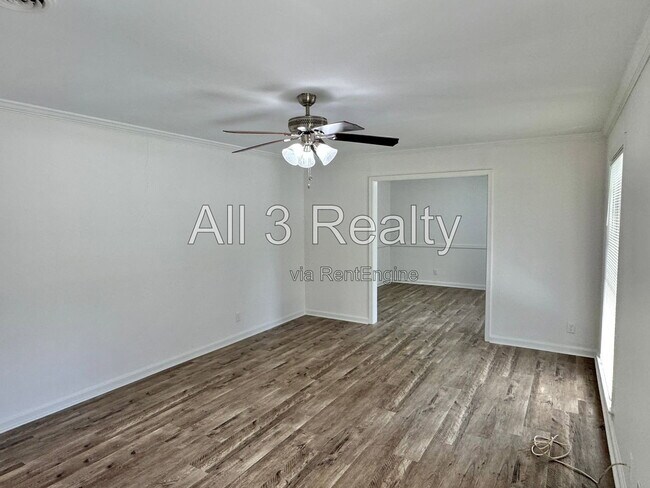 Building Photo - 2557 Woodley Rd