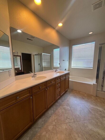 Building Photo - 82950 Vincent Dr