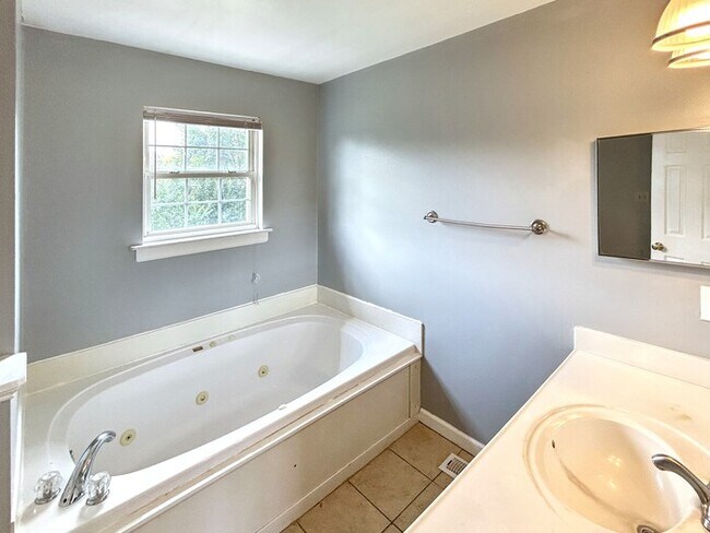 Building Photo - 6432 Goldenrod Ct