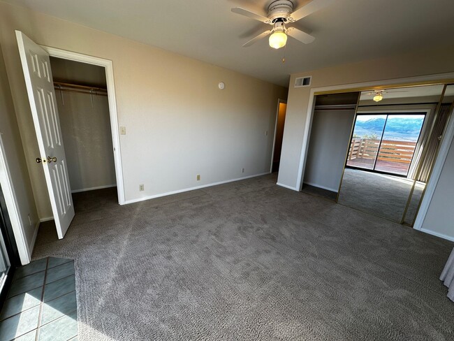 Building Photo - Views from Paradise!