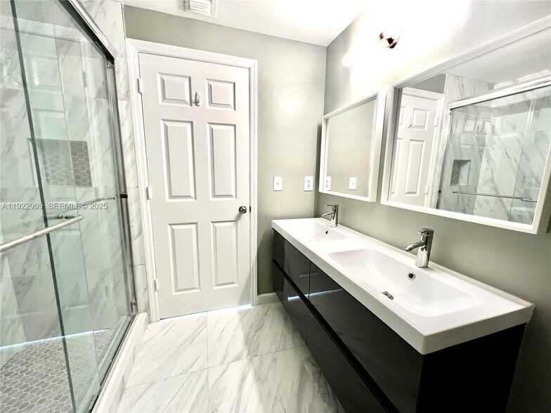 Building Photo - 1816 Salerno Cir