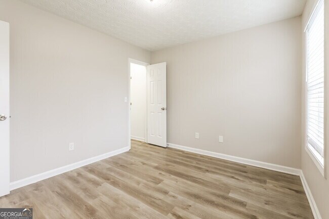 Building Photo - 7600 Crestwicke Crossing Dr