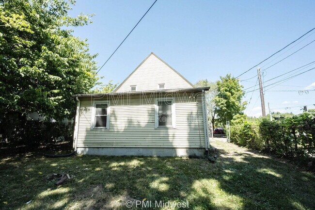 Building Photo - 445 W 29th St