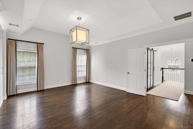 Building Photo - 16 Conifer Cir NE