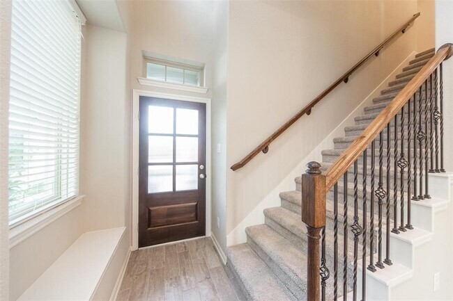 Building Photo - 5550 Sallow Bay Ln