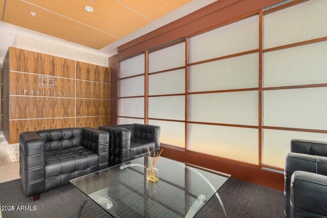 Building Photo - 208 W Portland St