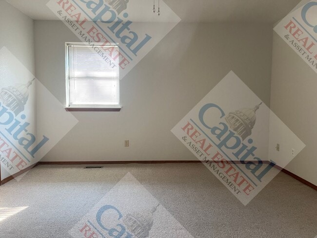 Building Photo - Country Beauty