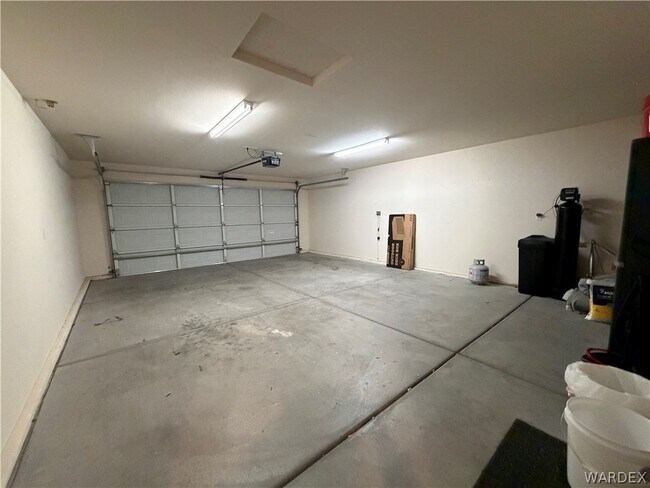 Building Photo - 2416 N Ridge Ave