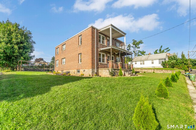 Building Photo - 24 Pilgrim Ave