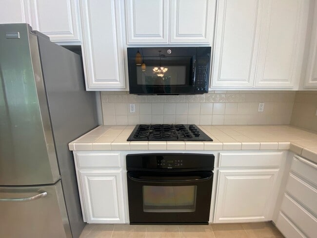 Building Photo - 4 bedroom in Paso Robles