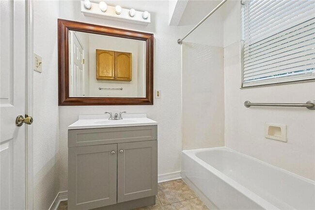 Building Photo - 2646 Jonquil St