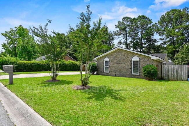 Building Photo - 313 Clearwater Dr