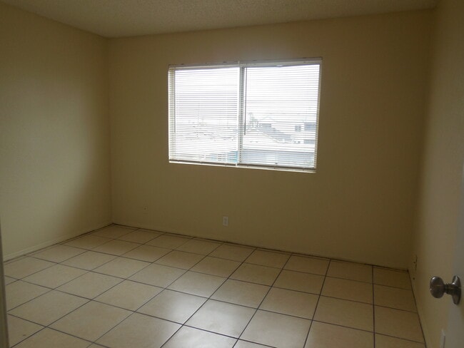 Building Photo - 839 Gaviota Ave