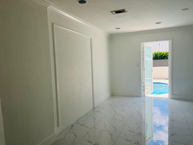 Building Photo - 16400 NW 82nd Ct