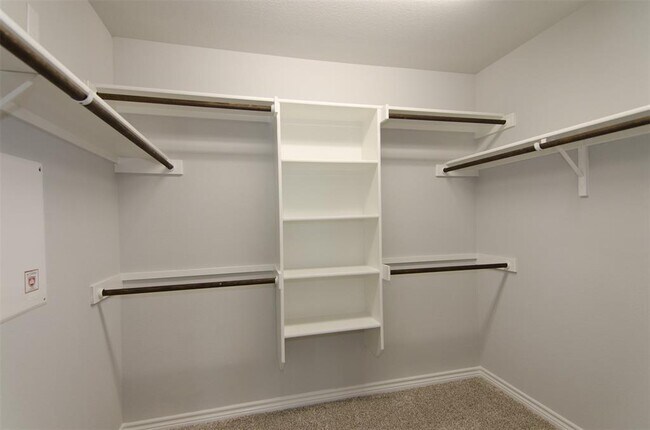Building Photo - 2136 Pecan Island Dr
