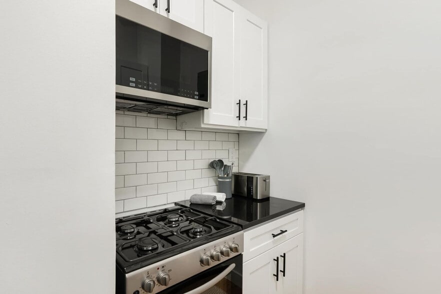 Building Photo - 226 W 97th St