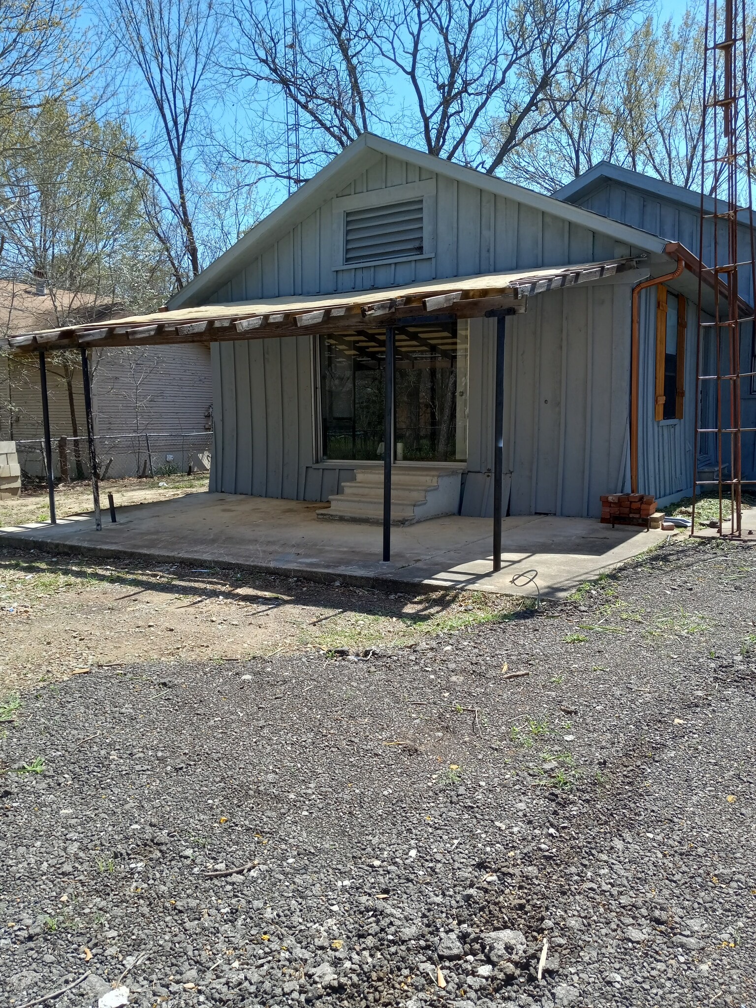 Covered patio - 2118 W 3rd Ave