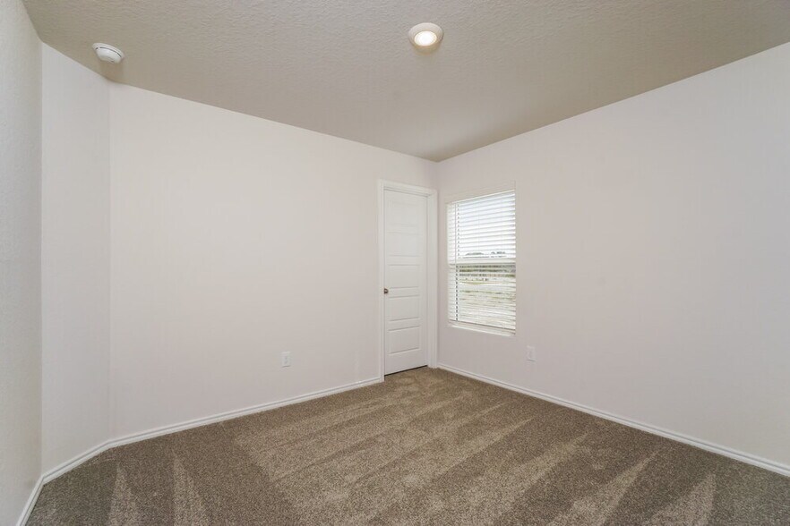 Building Photo - 211 TX-211