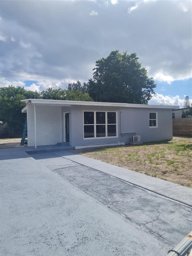 Building Photo - 4390 NE 15th Terrace