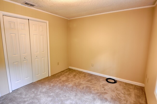 Building Photo - 106 Forsyth Dr
