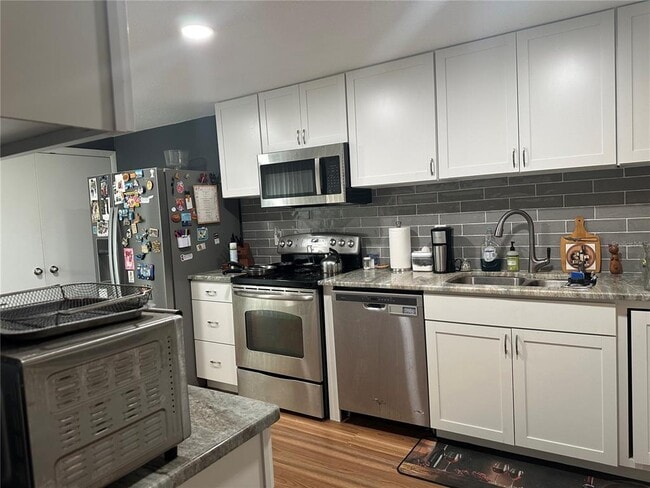 Building Photo - 435 Meadowood Blvd