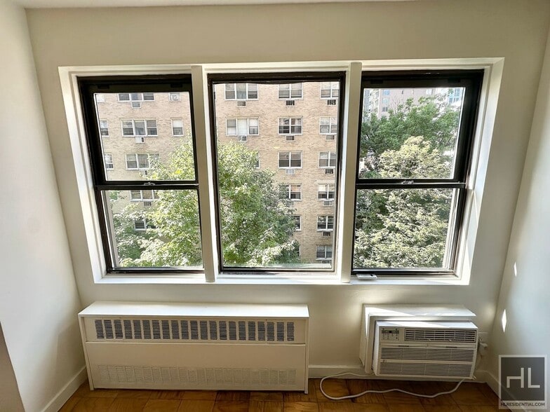 Primary Photo - EAST 36 STREET