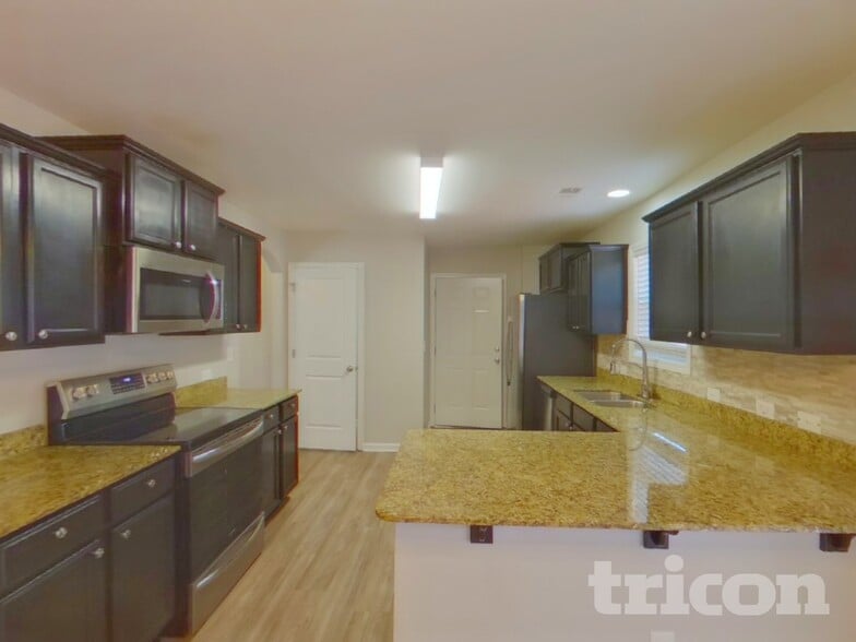 Building Photo - 18 Driftwood Ave