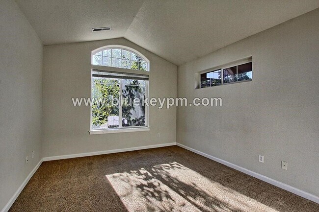 Building Photo - 16220 SW Gage Ln