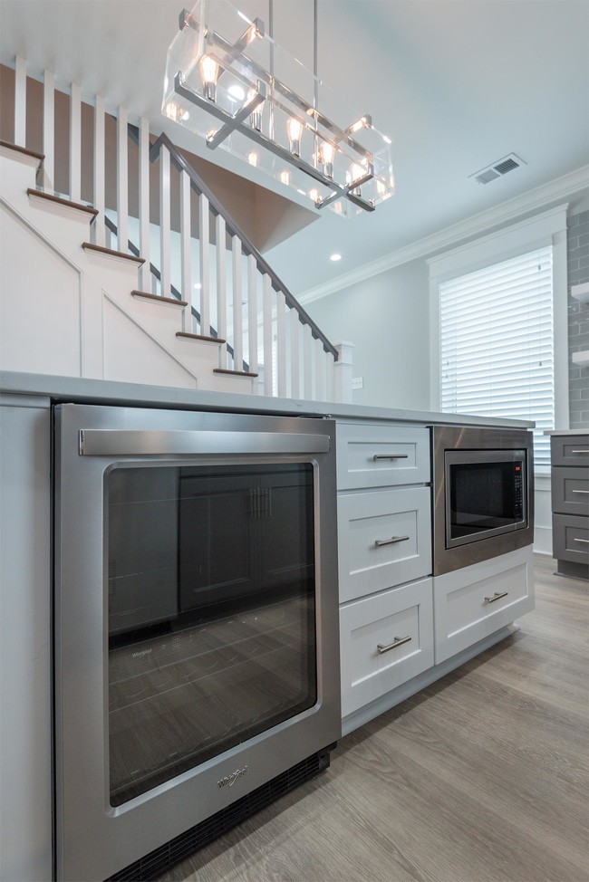 Building Photo - 3 Sanctuary Ct