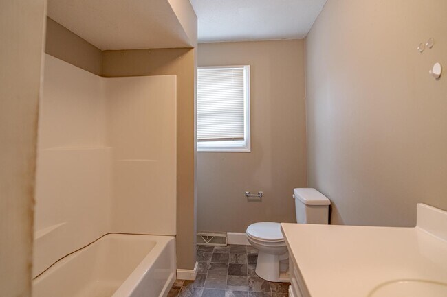 Building Photo - 313 Berkley Ct