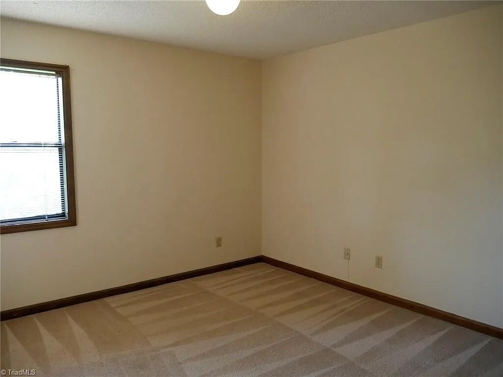 Building Photo - 704 Aspen Trl