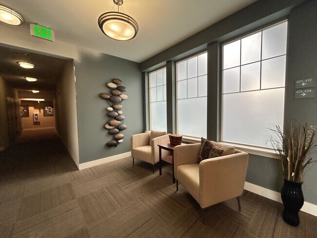 Building Photo - Top floor 2bd 2 bath condo conveniently located in Broomfield!