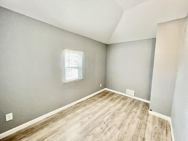 Building Photo - 2127 Park Ave