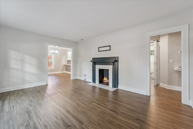 Building Photo - Charming Midtown Home – Updated and Move-I...