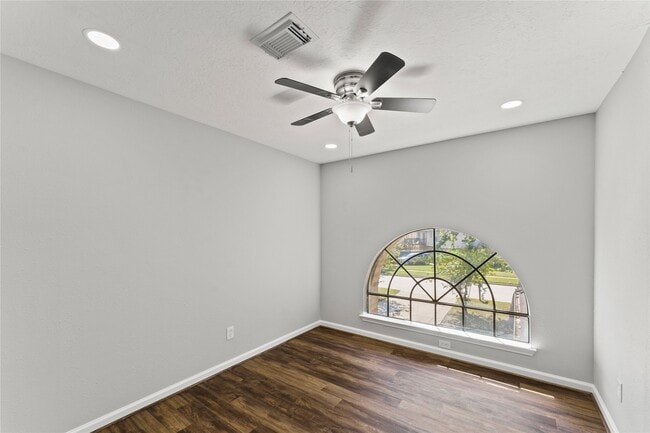 Building Photo - 4826 Brooklawn Dr